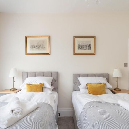 5 Bedroom Magnificent Georgian Townhouse- City Centre Bath Esterno foto
