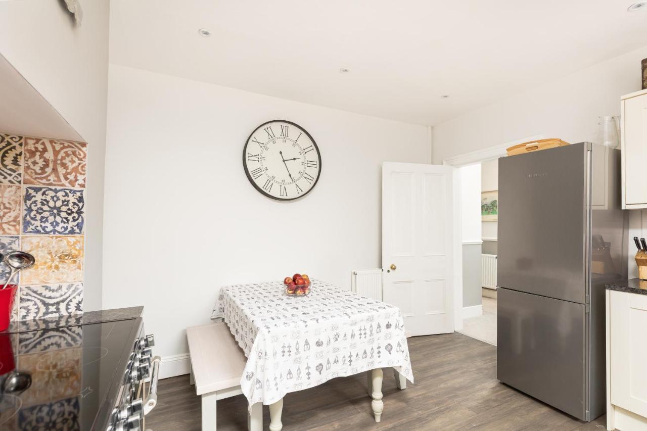 5 Bedroom Magnificent Georgian Townhouse- City Centre Bath Esterno foto