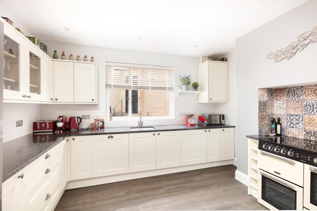 5 Bedroom Magnificent Georgian Townhouse- City Centre Bath Esterno foto