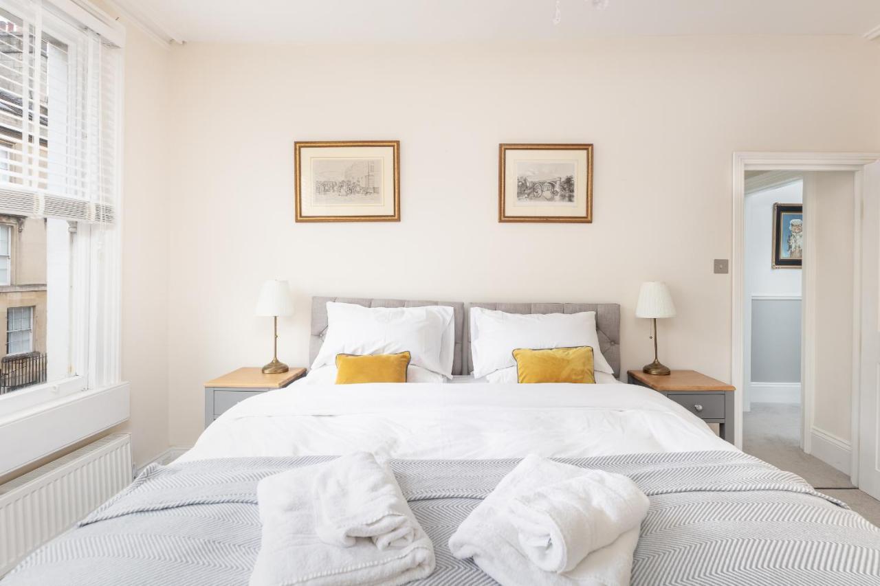 5 Bedroom Magnificent Georgian Townhouse- City Centre Bath Esterno foto