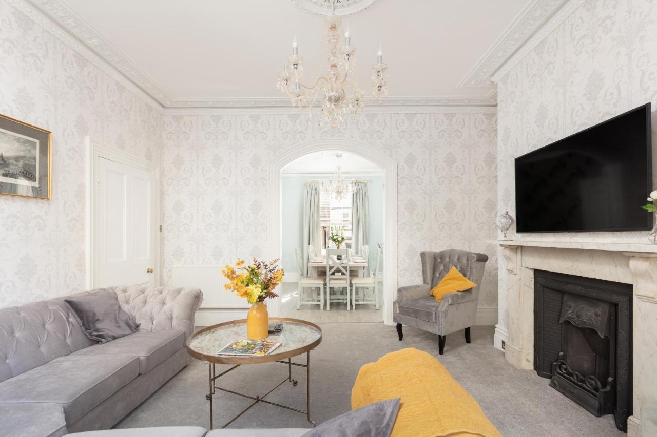5 Bedroom Magnificent Georgian Townhouse- City Centre Bath Esterno foto